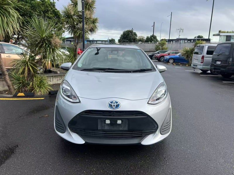 2019 Toyota Aqua Hybrid, photo 2