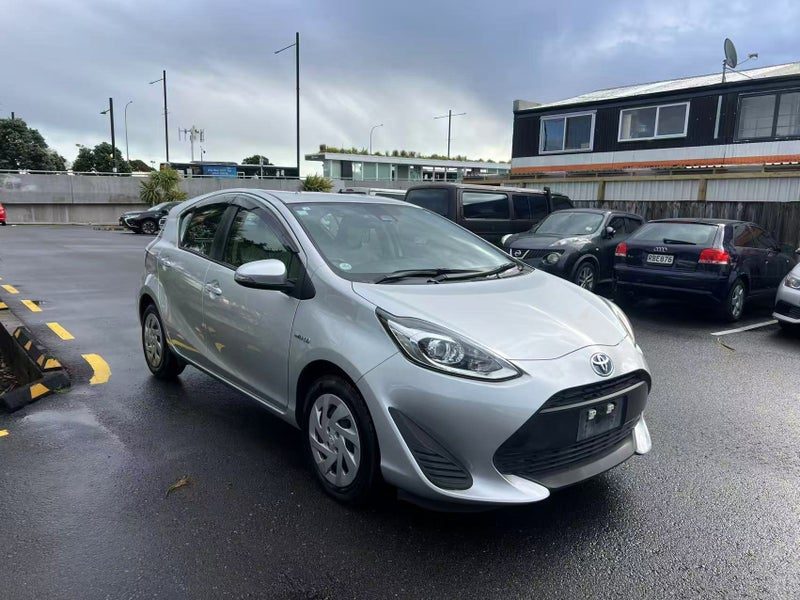2019 Toyota Aqua Hybrid, photo 3