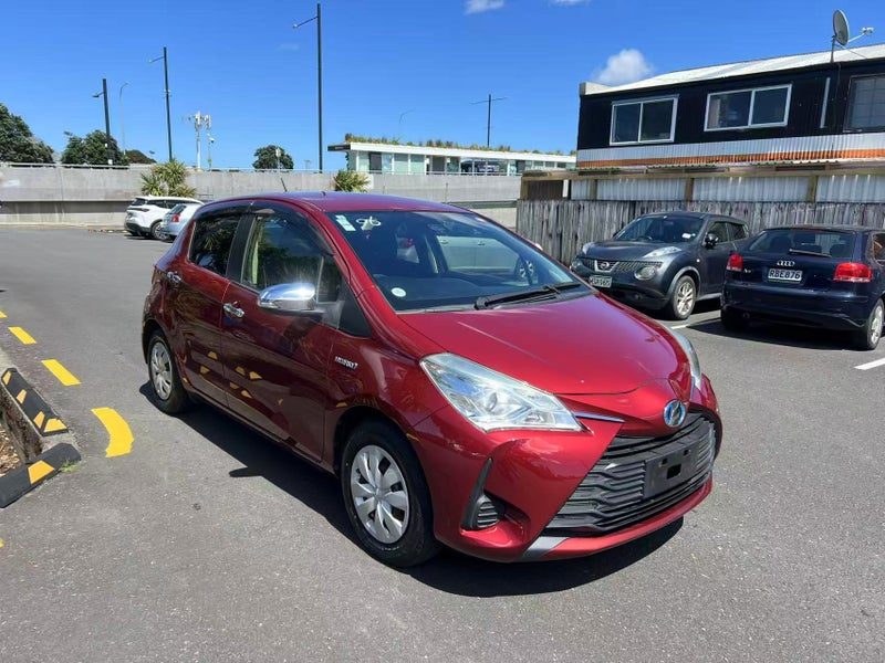 2017 Toyota Vitz Hybrid, photo 3