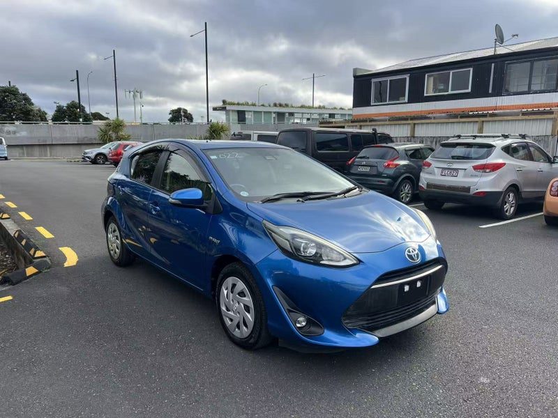 2018 Toyota Aqua Hybrid, photo 3