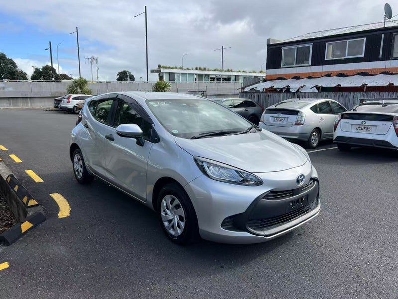 2023 Toyota Aqua Hybrid, photo 3