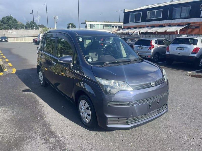 2013 Toyota Spade, photo 3