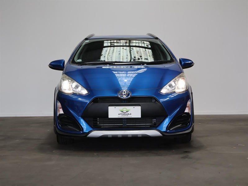2016 Toyota Aqua X-Urban Solid, photo 2