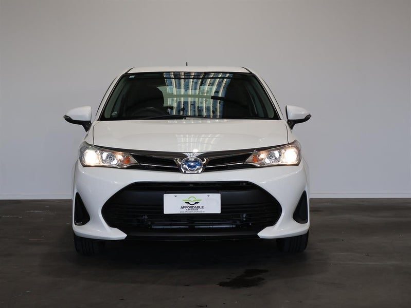 2018 Toyota Corolla Fielder Hybrid, photo 2