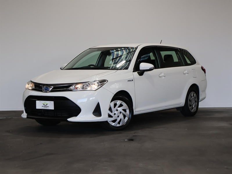 2018 Toyota Corolla Fielder Hybrid, photo 3