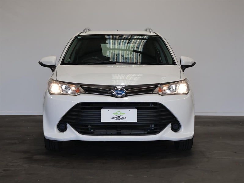 2017 Toyota Corolla Fielder Hybrid, photo 2