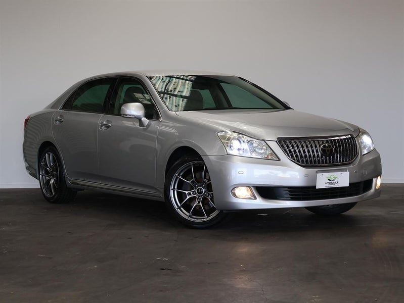 2014 Toyota Crown Majesta V8