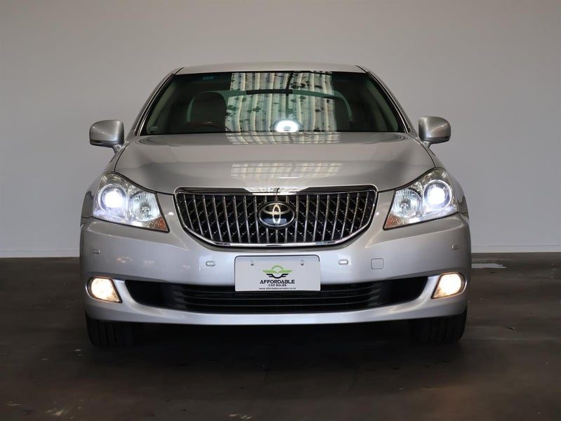 2014 Toyota Crown Majesta V8, photo 2