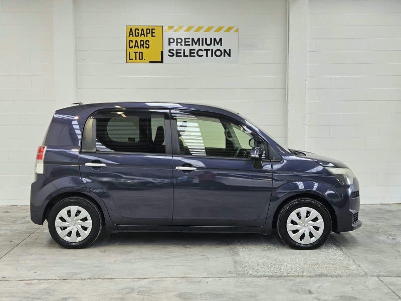 2013 Toyota Spade, photo 2