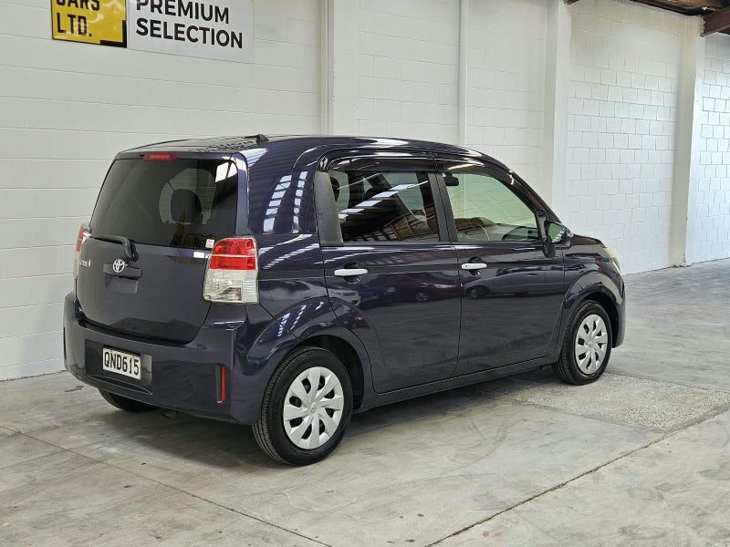 2013 Toyota Spade, photo 3