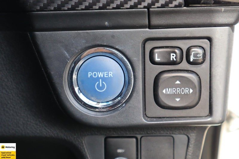 2014 Toyota Corolla Fielder Hybrid / Push Start, photo 3
