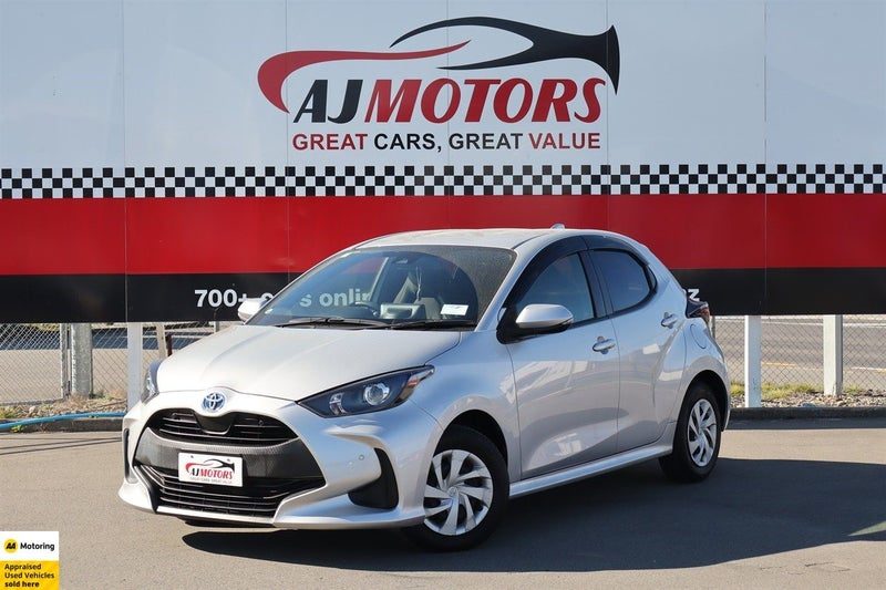 2021 Toyota Yaris 1.5L Petrol Hybrid, photo 2