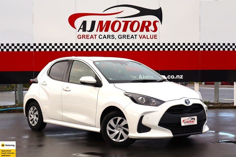 2021 Toyota Yaris Hybrid / Apple Carply