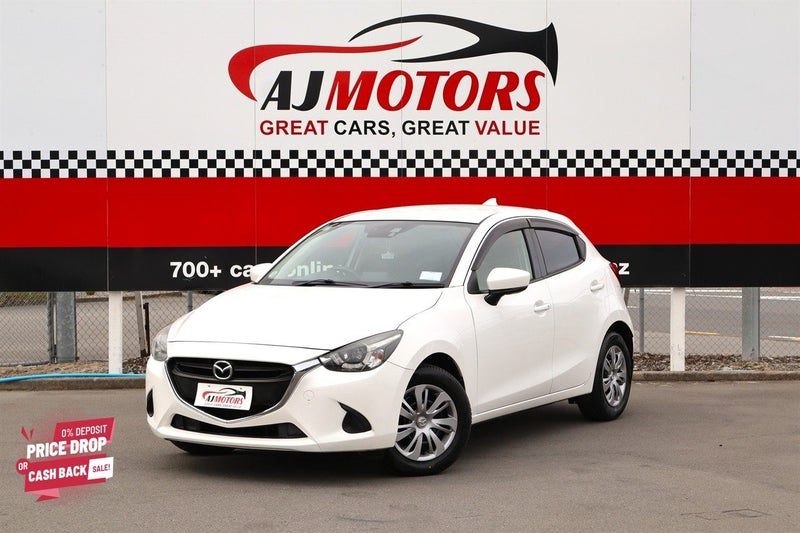 2017 Mazda Demio 13S Heater seats / Reverse Cam, photo 2