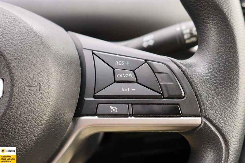 2016 Nissan Serena Sliding Door / Push button, photo 3