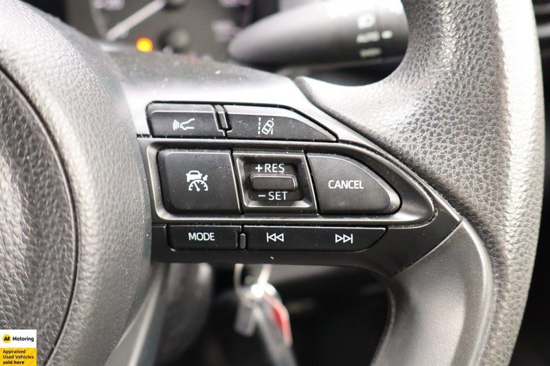 2020 Toyota Yaris 1.5L Petrol Hybrid, photo 3