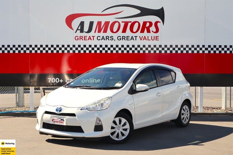 2013 Toyota Aqua S Push Start, photo 2