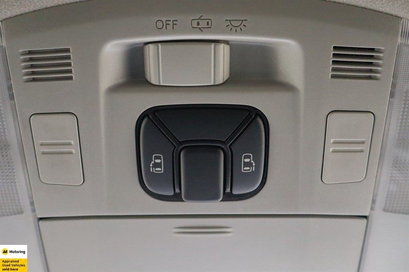 2012 Toyota Vellfire 7 Seater, photo 3