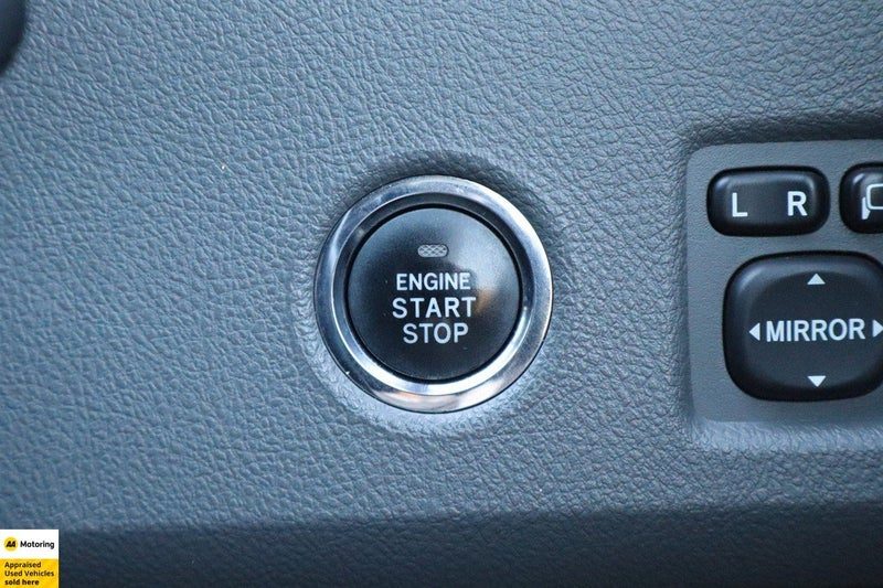 2013 Toyota Mark-X Zio 7 Seater, photo 3