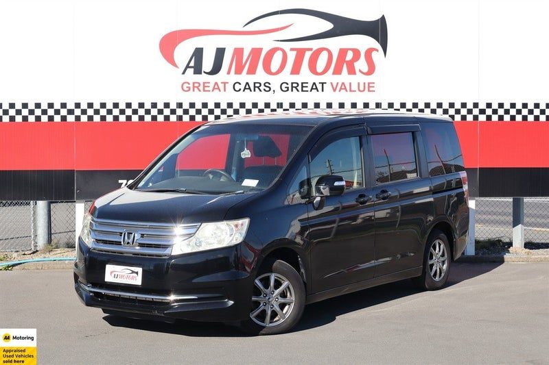 2015 Honda Step Wagon 8 Seater / Alloy Wheels, photo 2