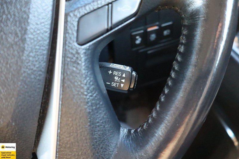 2017 Toyota Vellfire 3.5 Pilot Seats/Sunroof, photo 3