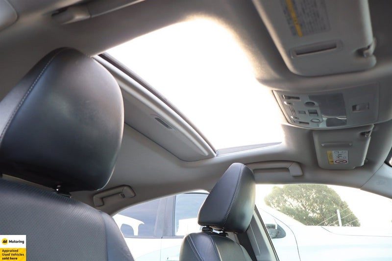 2013 Lexus IS 300h Version L Sunroof, photo 3