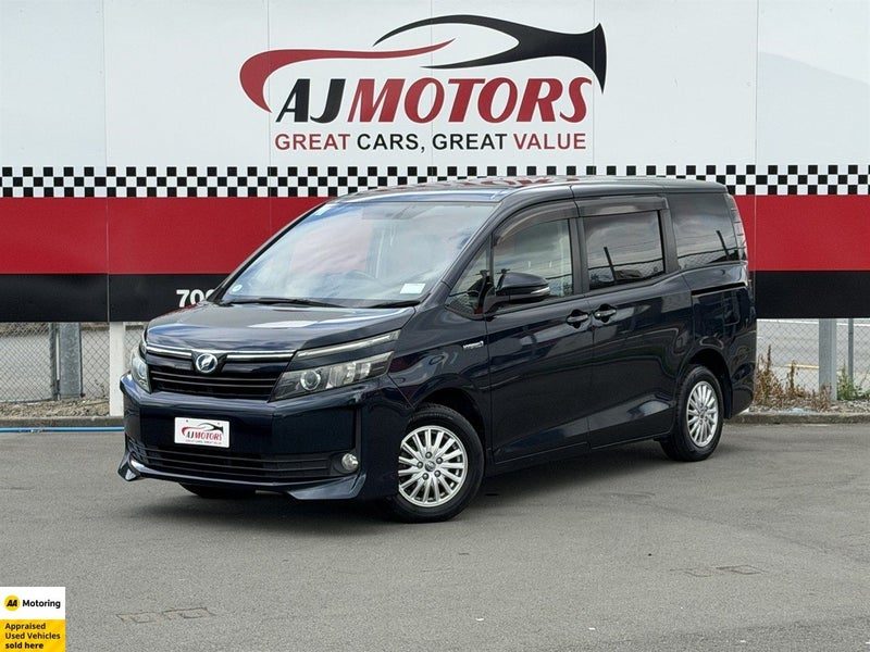 2014 Toyota Voxy HYBRID 7 SEATER, photo 2