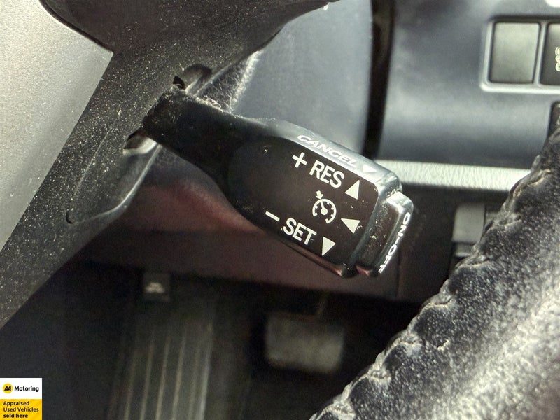2014 Toyota Voxy HYBRID 7 SEATER, photo 3