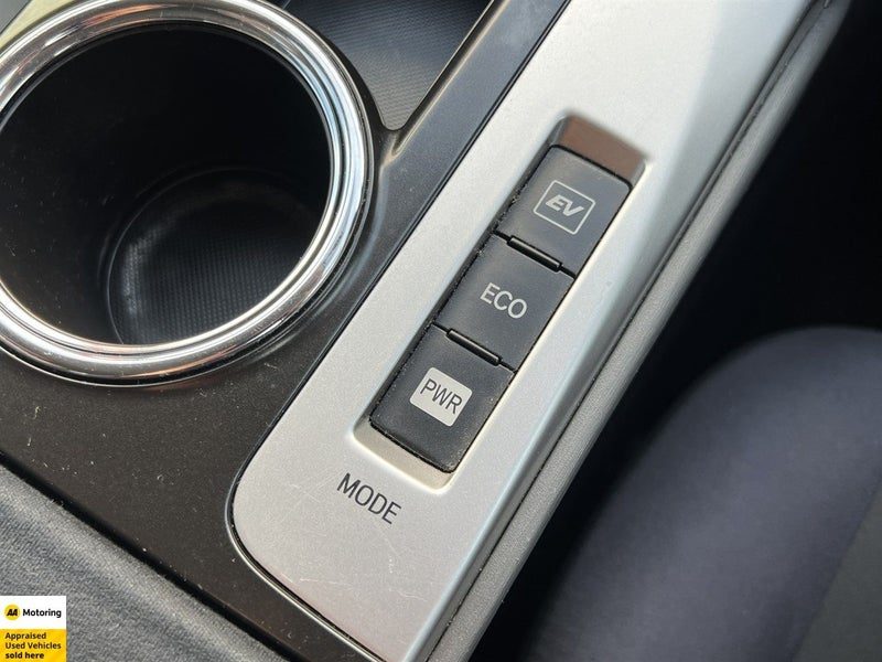 2013 Toyota Prius Alpha S 7 seater, photo 3