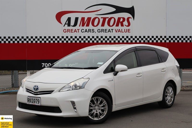 2012 Toyota Prius Alpha, photo 2