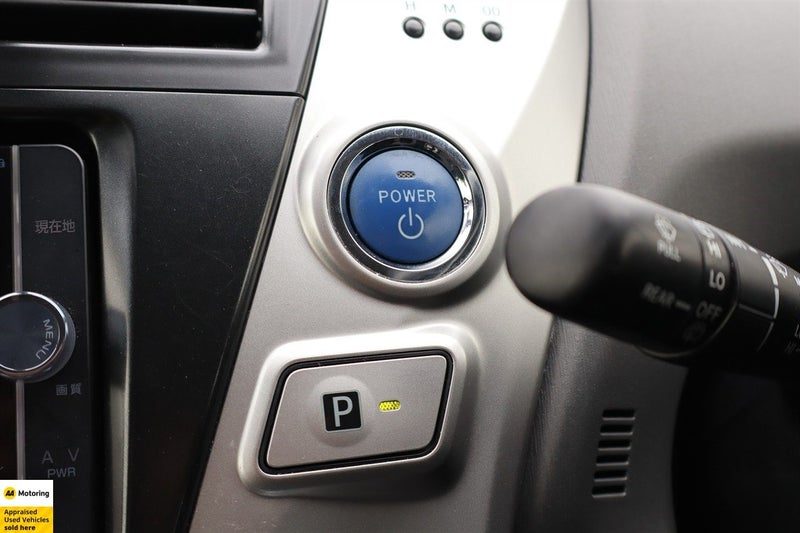 2012 Toyota Prius Alpha, photo 3