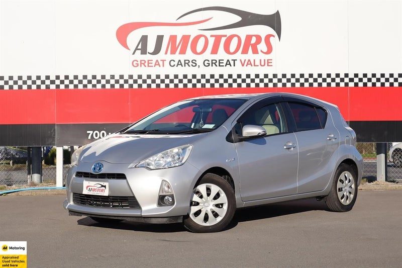 2013 Toyota Aqua S Push button, photo 2