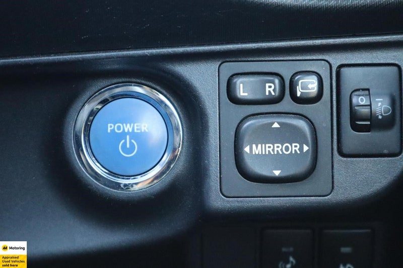 2013 Toyota Aqua S Push button, photo 3