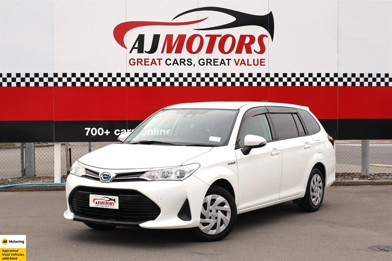 2018 Toyota Corolla Fielder Hybrid, photo 2