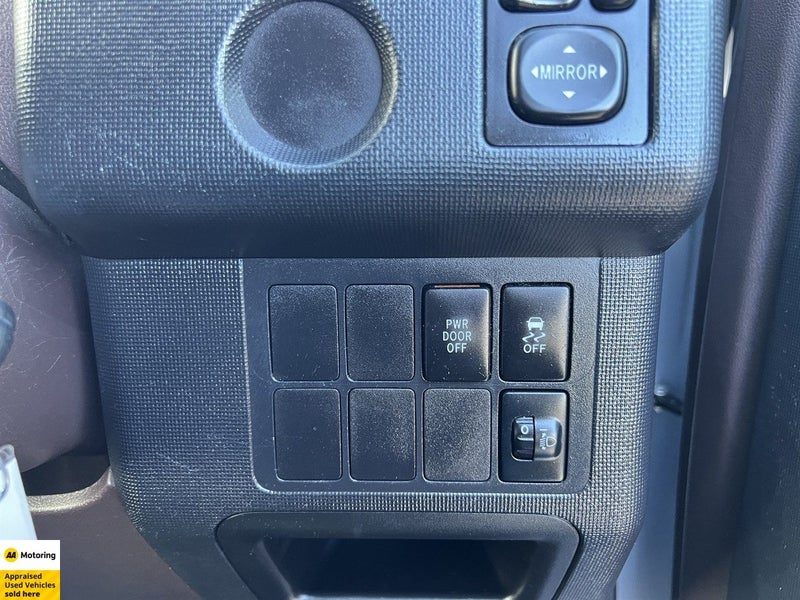 2013 Toyota Spade 1.5L Petrol, photo 3