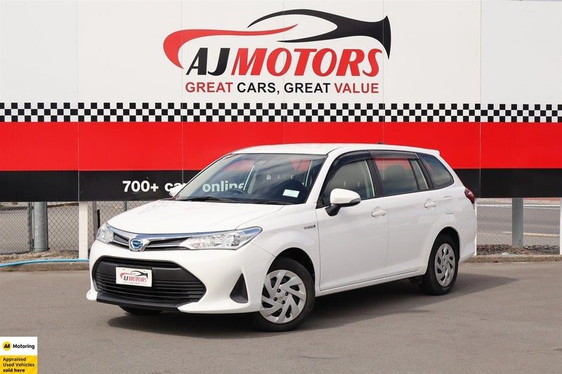 2019 Toyota Corolla Fielder Hybrid, photo 2