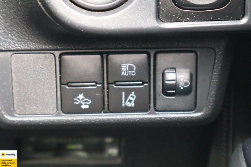 2019 Toyota Corolla Fielder Hybrid, photo 3