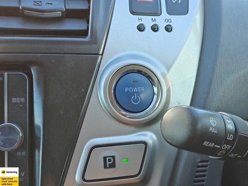 2013 Toyota Prius ALPHA S L SELECTION, photo 3