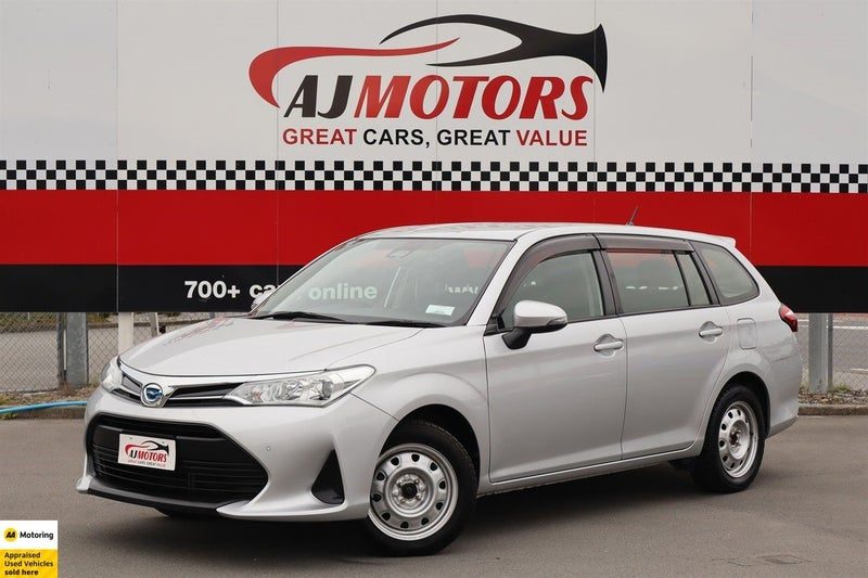 2020 Toyota Corolla Fielder Hybrid / Push Start, photo 2