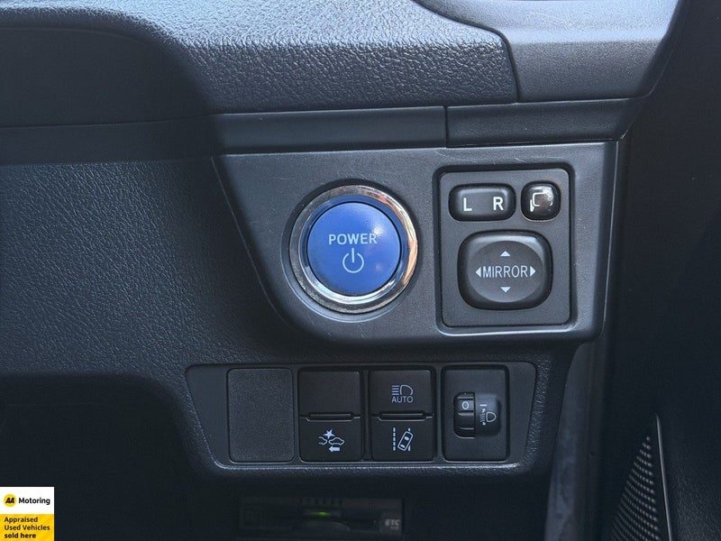 2021 Toyota Corolla Fielder Hybrid / Push Start, photo 3