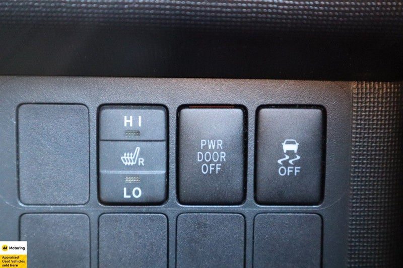 2013 Toyota Spade Heater Seats, photo 3