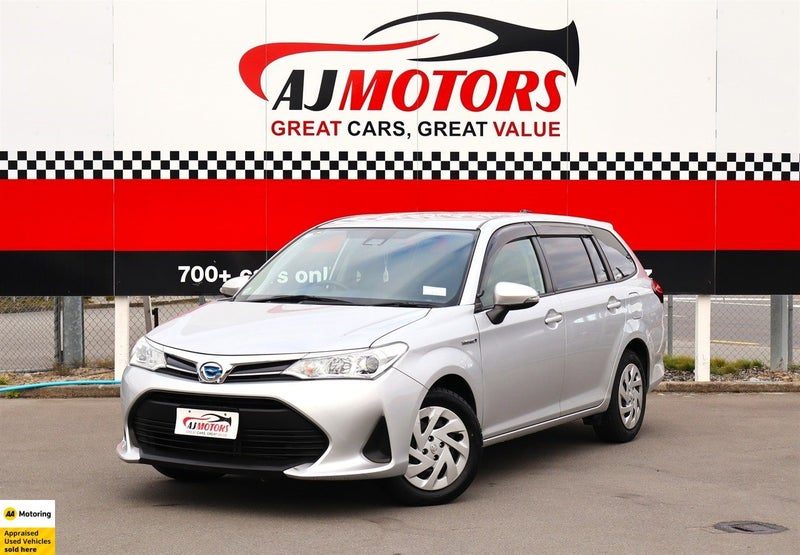 2020 Toyota Corolla Fielder Hybrid / Push Start, photo 2