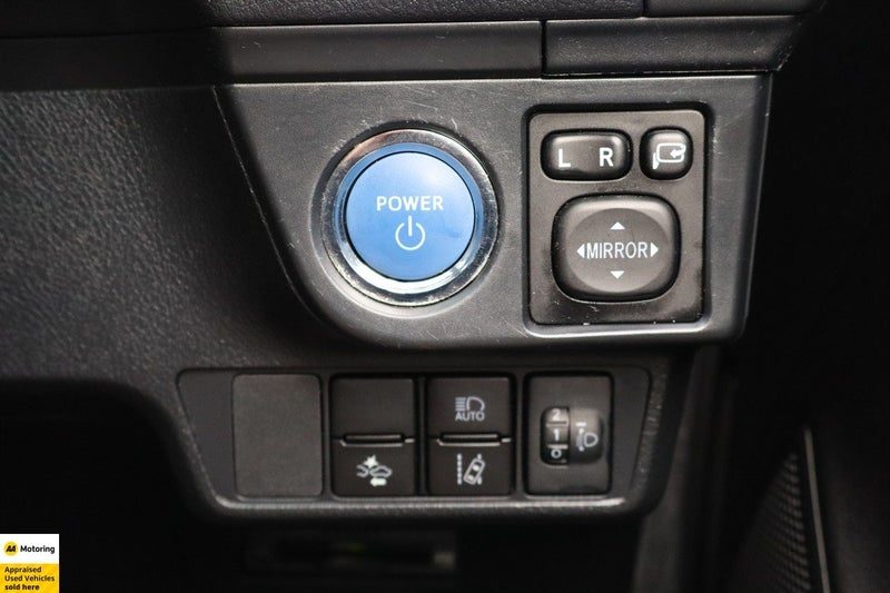 2020 Toyota Corolla Fielder Hybrid / Push Start, photo 3