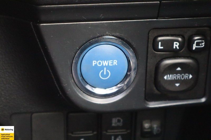 2021 Toyota Corolla Fielder Hybrid / Push Start, photo 3