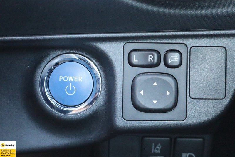 2017 Toyota Aqua S Push button / Facelift, photo 3