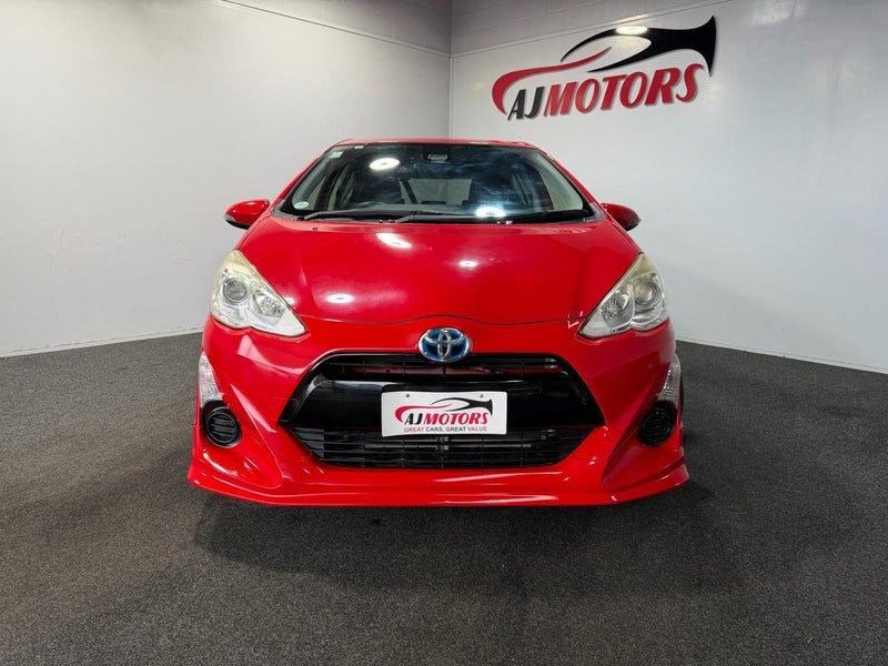 2016 Toyota Aqua 1.5L Petrol Hybrid, photo 2