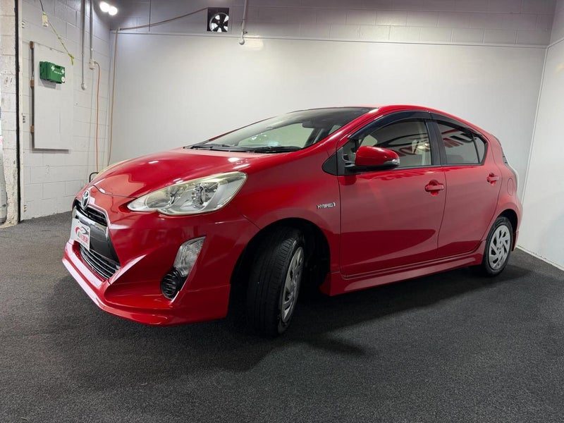 2016 Toyota Aqua 1.5L Petrol Hybrid, photo 3