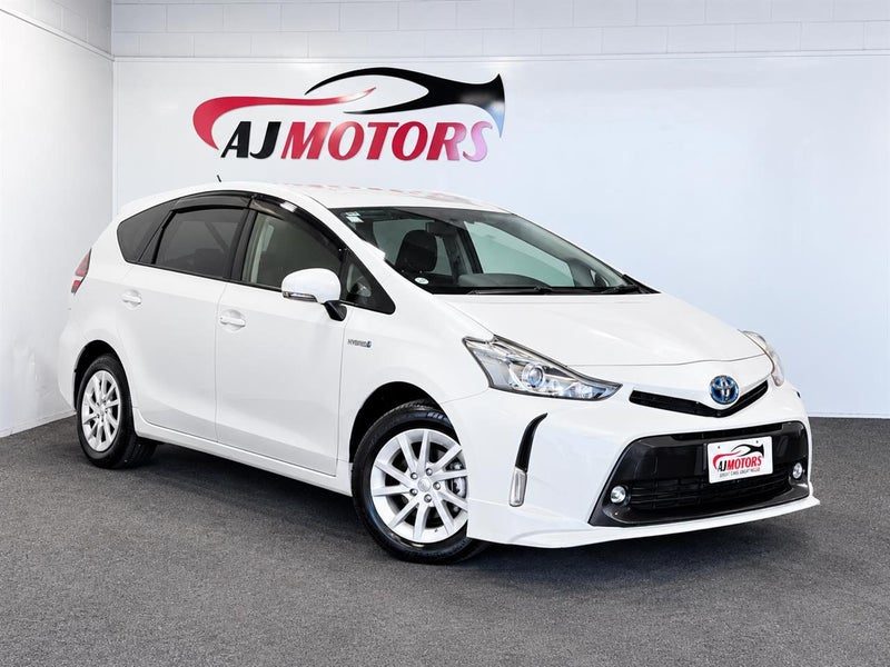 2015 Toyota Prius Alpha G, main photo