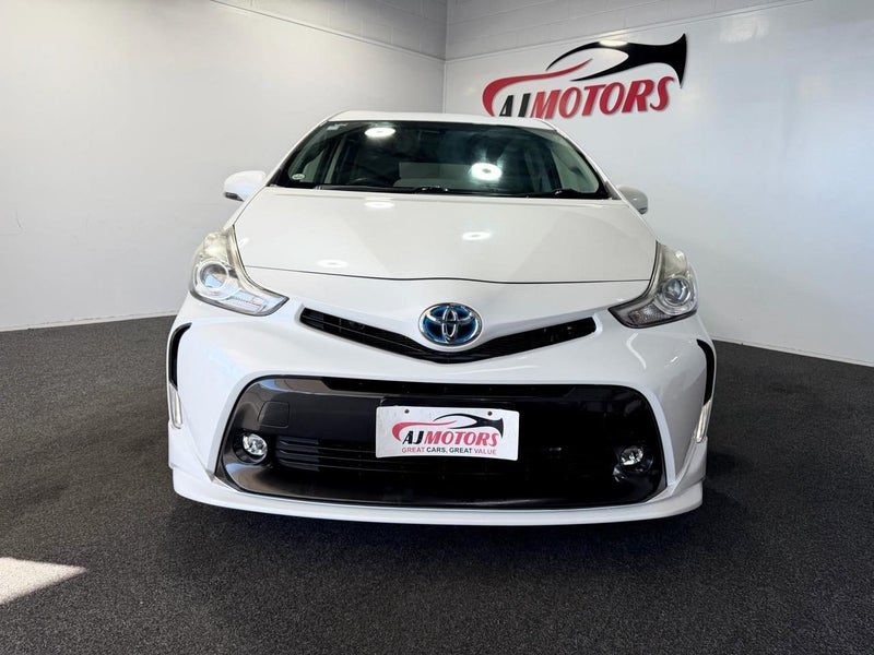 2015 Toyota Prius Alpha G, photo 2