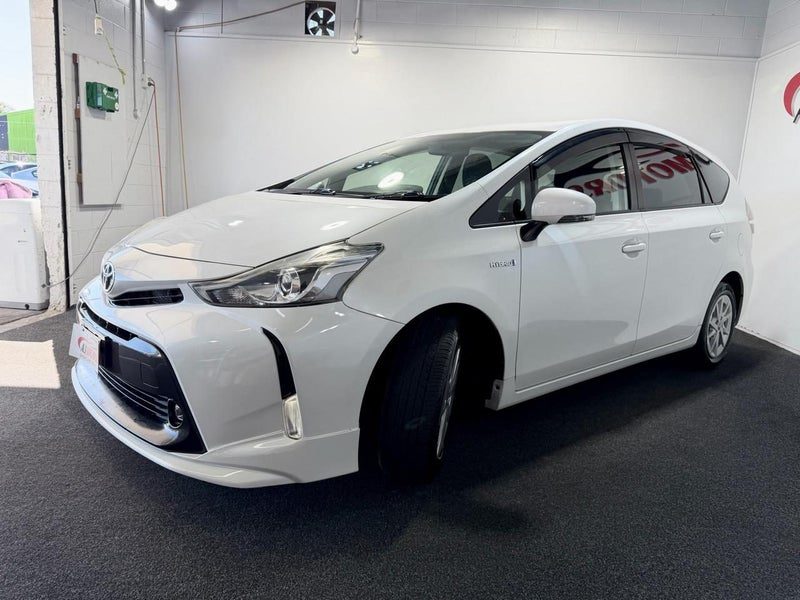 2015 Toyota Prius Alpha G, photo 3